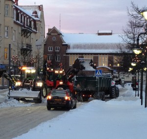 Snabb uppröjning av snömassor i Hässleholm.