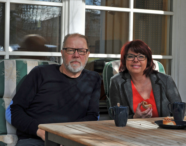 Berit och undertecknad på "Carlssons hylla".