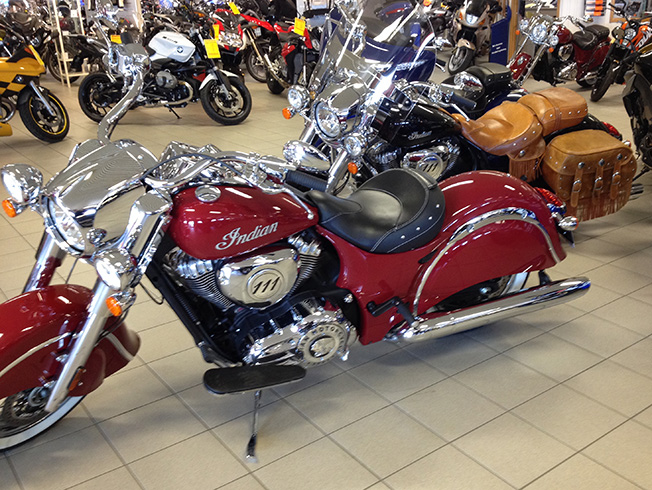 Indian Chieftain och bakom den Indian Cheif Vintage.