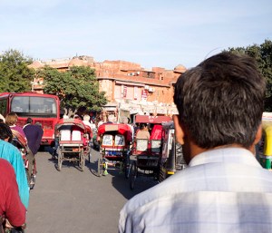 Man kan åka cykelriksha också. Här i Jaipur.